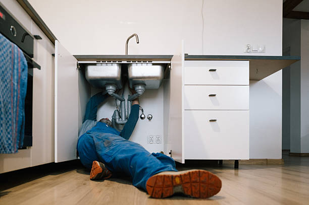 Professional Emergency Plumber technician working in Riverside, AL